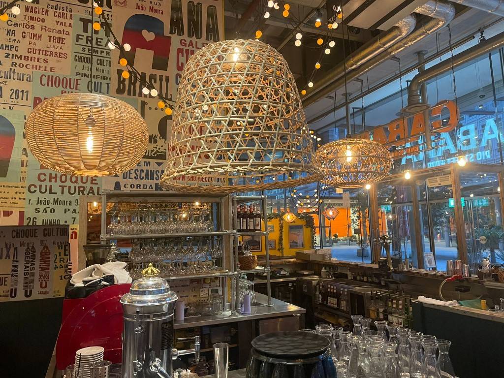 Restaurant pendant lighting
