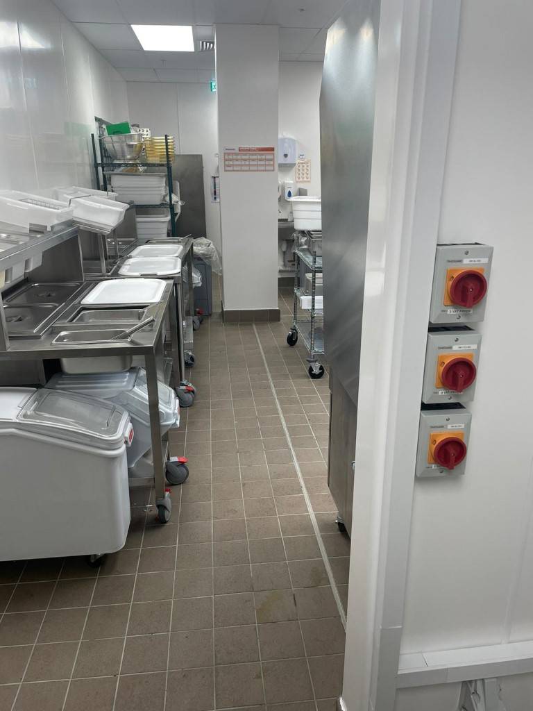 Commercial kitchen 3-phase installation